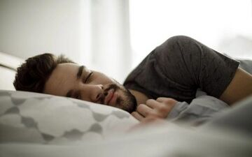 بدخواب هستید؟ این میوه‌ها را بخورید