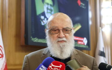 چمران:با آغاز تبلیغات انتخابات زاکانی باید مرخصی بگیرد

