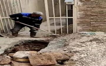 رفع انسداد شبکه جمع‌آوری فاضلاب خیابان شریعتی شهر کرمانشاه 