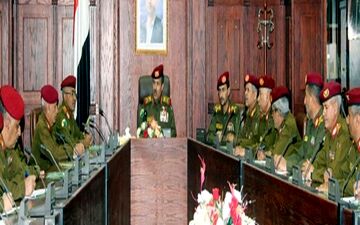 وزیر دفاع یمن:
ارتش یمن از تسلیحات بازدارنده علیه ناقضان توافق صلح استفاده خواهد کرد