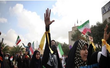 
حضور پرشور کرمانشاهیان در راهپیمایی ۱۳ آبان