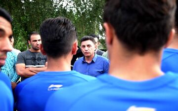 قلعه‌نویی در جمع جوانان استقلال حاضر شد