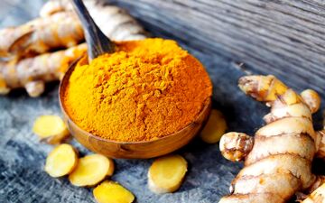 تا حالا دمنوش زردچوبه و زنجبیل خوردی؟ فواید آن را بیشتر بدانید
