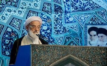  دنیای استکبار برای و فرهنگ و سیاست ملت ایران برنامه‌ریزی کرده است