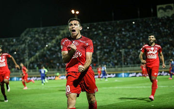  فرشاد احمد زاده در پرسپولیس ماندنی شد