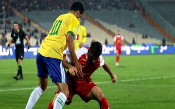 عسگری: پنالتی پرسپولیس و 10 نفره شدن نفت اشتباه داور بود