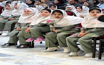 برگزاری جشن شکوفه‌ها در دبستان دخترانه سید الشهدا با حضور چهره‌های هنری و  مسئولان منطقه+تصاویر