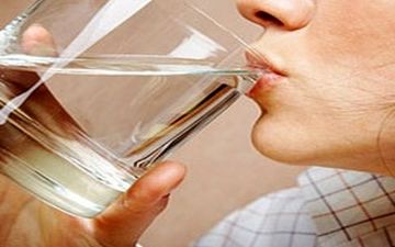 تاثیر فوق العاده آب نوشیدن ناشتا در ابتدای صبح