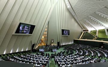 ممنوعیت ثبت‌نام «اشخاص غیرایرانی» و «دارای تابعیت مضاعف» در انتخابات ریاست جمهوری