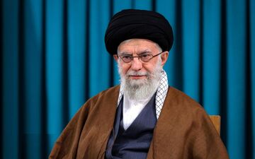 سخنرانی رهبر معظم انقلاب به پنج زبان خارجی برای زائران حرم مطهر رضوی پخش شد