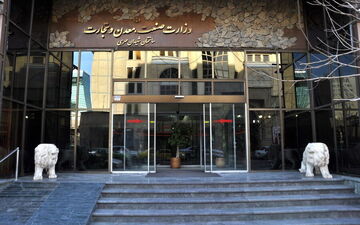  قیمت گذاری دستوری خودرو به نفع طبقات ثروتمند 
