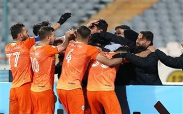 استقلال باز هم در نیمه دوم گل خورد