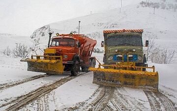 برف‌روبی بیش از ۱۱ هزار کیلومتر‌باند در محورهای مواصلاتی استان کرمانشاه 

