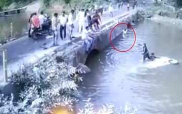 اقدام فداکارانه پدر جوان پس از سقوط خودرو به داخل رودخانه