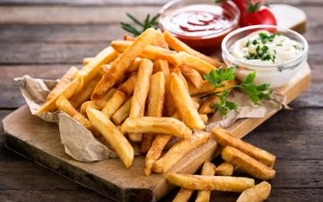 طرز تهیه سیب‌ زمینی سرخ‌ کرده؛ ترد و خوشمزه به سبک رستورانی