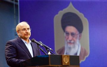 قالیباف: به جای اینکه از نیروهای داخلی استفاده کنیم و آثار تحریم‌ها را کم کنیم، به دشمن التماس می‌کنیم