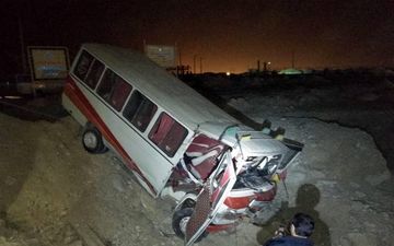 برخورد مینی‌بوس با خودرو سواری در عسلویه حادثه آفرید 