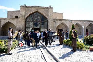 گزارش تصویری بازدید سفیران صلح جهانی نوروز ازآثار باستانی استان کرمانشاه
