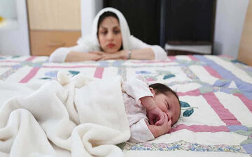 تفاوت بین بین افسردگی پس از زایمان و گرفتگی خُلق