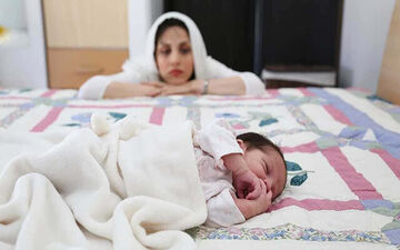 تفاوت بین بین افسردگی پس از زایمان و گرفتگی خُلق