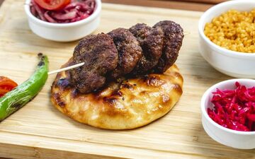 شامی کباب کوبیده خانگی؛ طرز تهیه آسان با طعمی شبیه رستوران