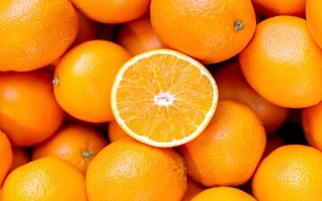 این میوه محبوب باعث قطع ریزش مو می شود