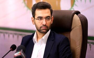 پاسخ تند آذری جهرمی به توهین سازنده «قلاده‌های طلا» در برنامه «زنده» تلویزیون