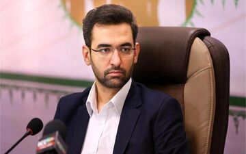 پاسخ تند آذری جهرمی به توهین سازنده «قلاده‌های طلا» در برنامه «زنده» تلویزیون