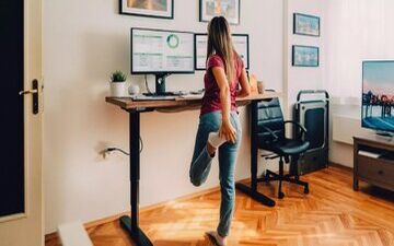 کدام میز کار بهتر است، ایستادنی یا نشستنی؟