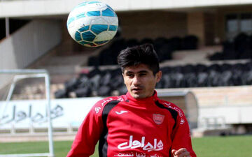 یک پرسپولیسی در سوگ پدر نشست