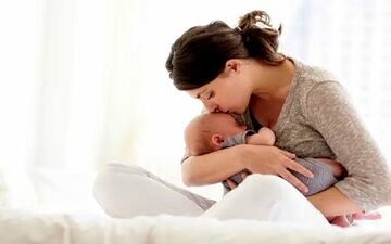 چرا نوزاد حین خوردن شیر نا آرام است؟