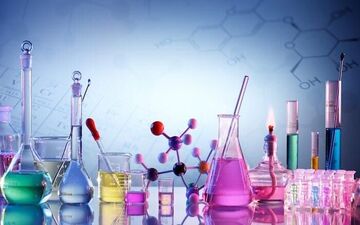 رابطه بین مواد شیمیایی با تاخیر بلوغ در دختران چیست؟