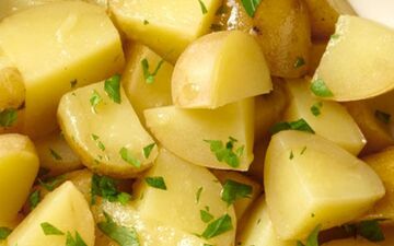 برای داشتن پوست و موی سالم این مواد غذایی را بخورید

