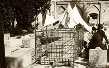 عکسی کمیاب از آرامگاه حافظ قبل از بازسازی