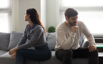رابطه پنهانی همسرم با خواهرم!نمی دانم چکار کنم
