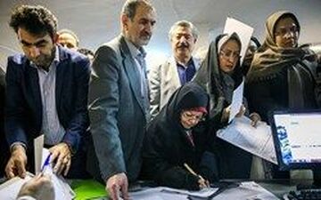 ثبت نام داماد احمدی نژاد و پدر پسر جنجالی/ گلایه های پارکینگی از محل ثبت نام!