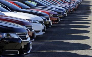  کاهش 67 درصدی شمار و ارزش خودروهای سواری وارداتی در بهار