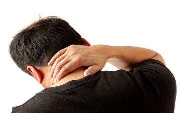 آشنایی با علل مختلف درد و سوزش در ناحیه گردن + راه‌های رهایی از آن‌ها