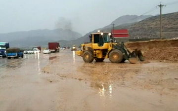 جاده مسدود شده پس از زلزله خشت کازرون بازگشایی شد