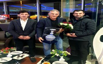 هدیه ویژه احمدی نژاد به کارلوس کی‌روش+عکس