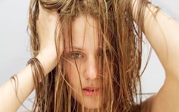 روش‌های طبیعی رهایی از موهای چرب