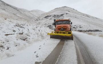 اجرای بیش از ۱۴ هزار کیلومتر‌باند عملیات نگهداری زمستانی در محورهای مواصلاتی استان کرمانشاه



