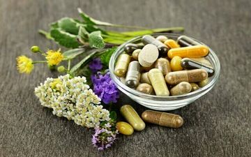 مصرف خودسرانه مکمل‌های غذایی و گیاهی چه بلایی سر بدن می‌آورد؟