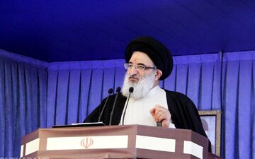 امام جمعه کرج: وزیر آموزش و پرورش پاسخگوی شرایط موجود باشد