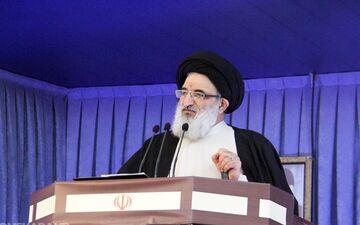 امام جمعه کرج: وزیر آموزش و پرورش پاسخگوی شرایط موجود باشد