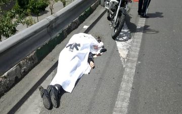 واژگونی موتورسیکلت جان راکب را گرفت