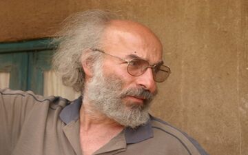 دیگر فیلمى نمى‌سازم که خانم‌ها روسری داشته باشند!