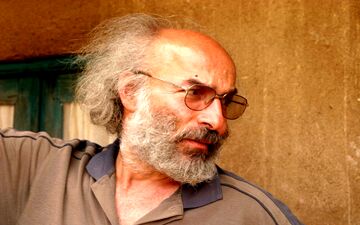 دیگر فیلمى نمى‌سازم که خانم‌ها روسری داشته باشند!