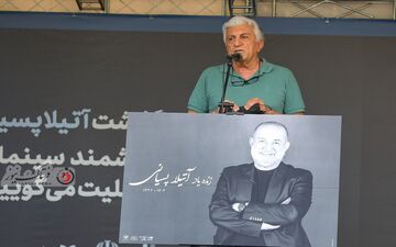 تصویری غم انگیز از ستاره پسیانی در زمان خاکسپاری آتیلا پسیانی!