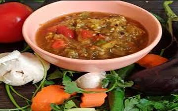 آموزش گام به گام ترشی نازخاتون دودی؛ از کبابی کردن بادمجان تا سرو نهایی!